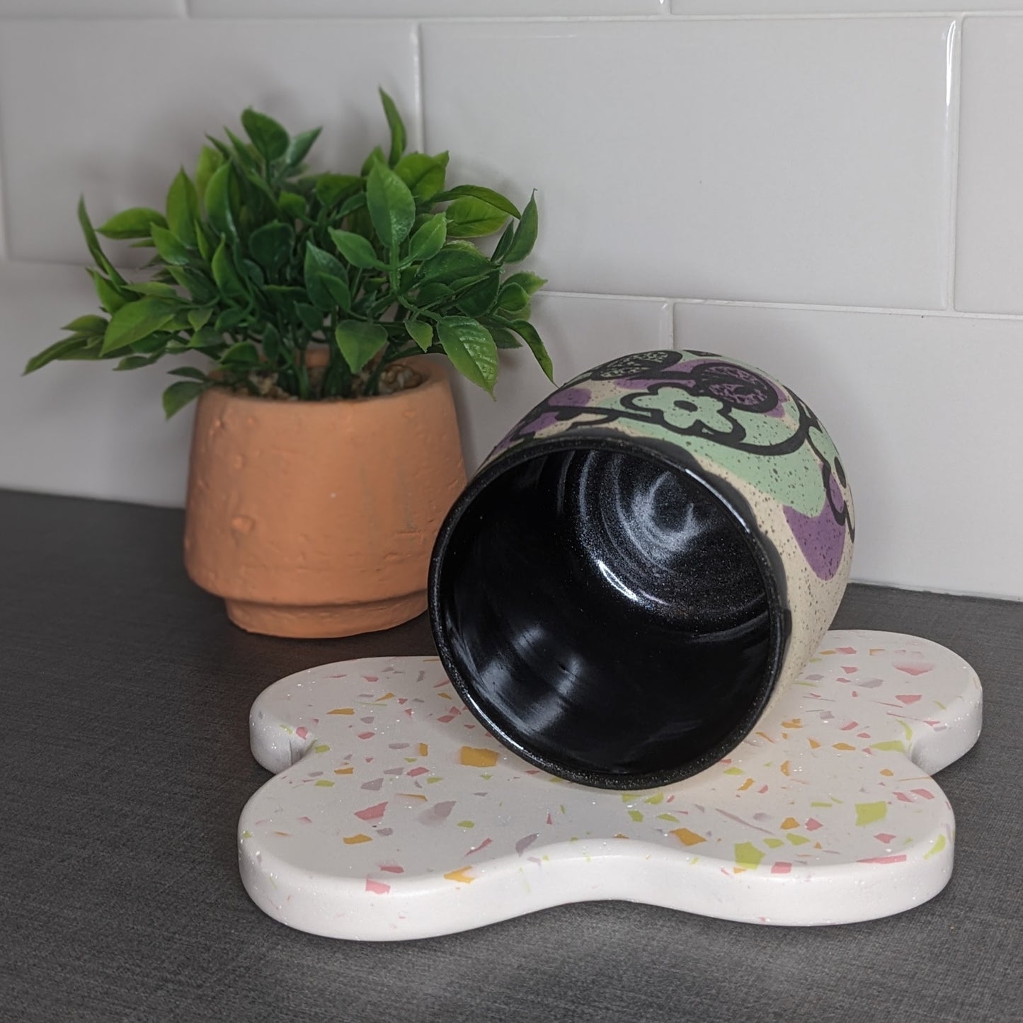 Skull with Daisies Cup