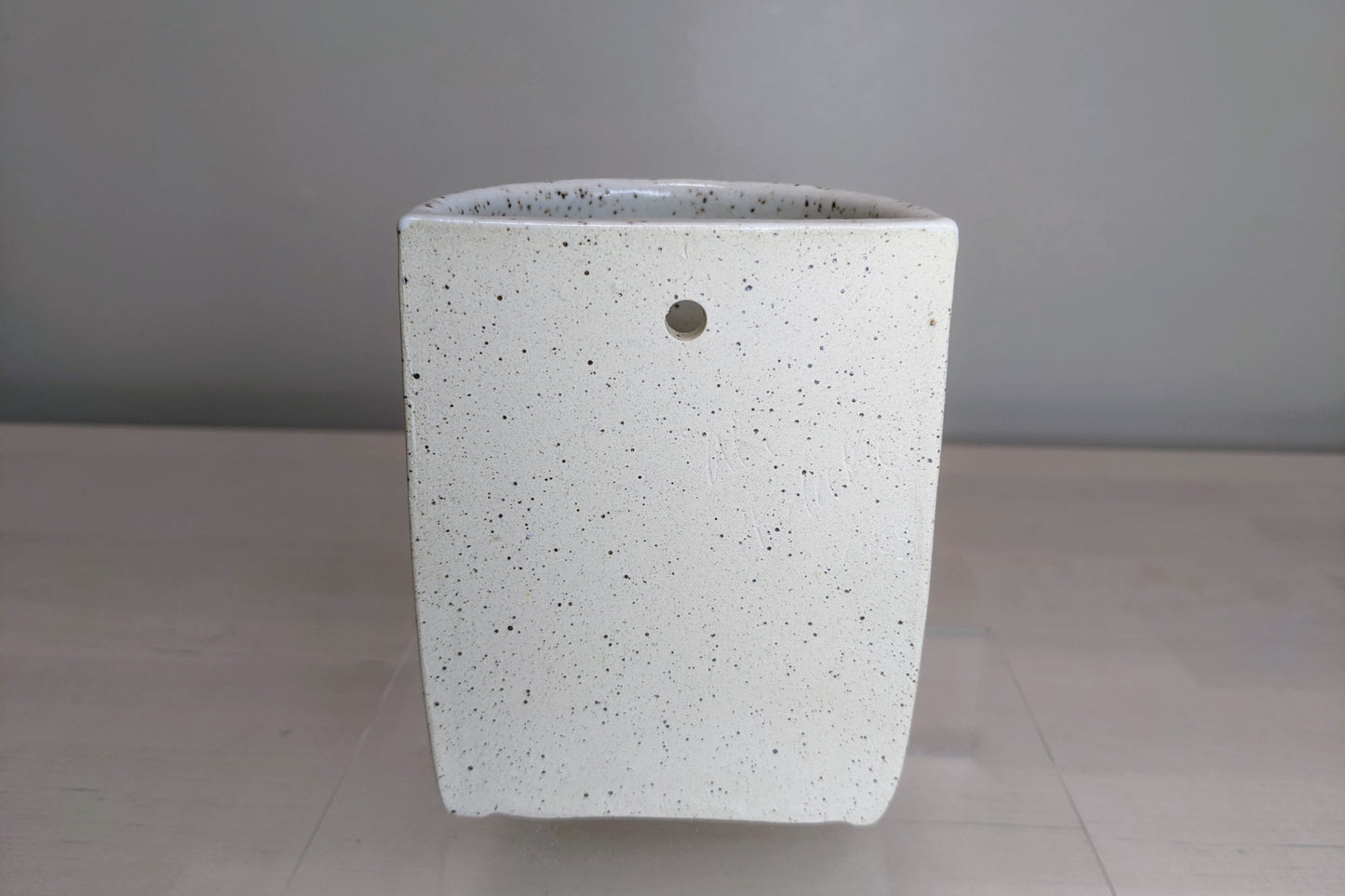 Ditto Wall Pot