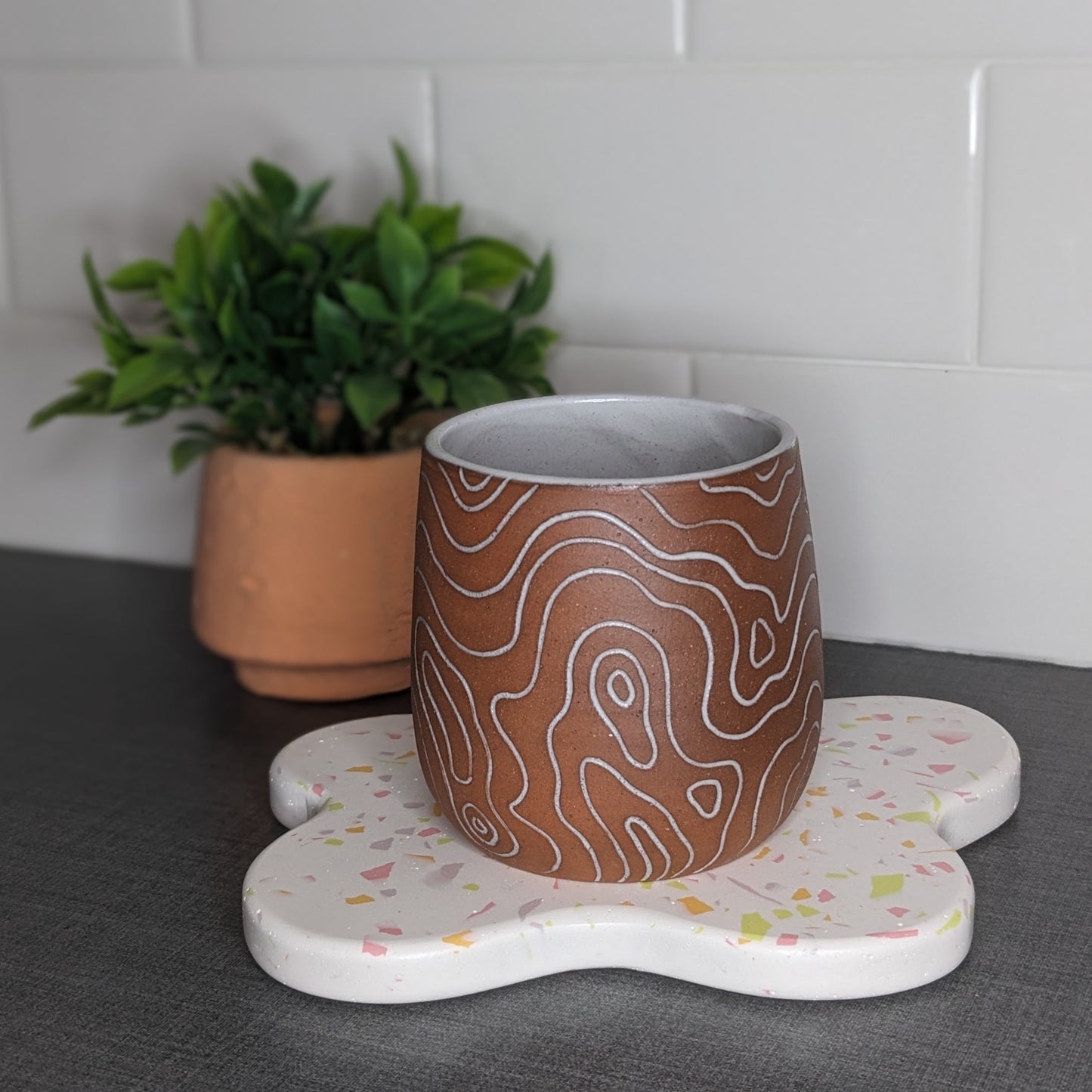 Topographic cup - white